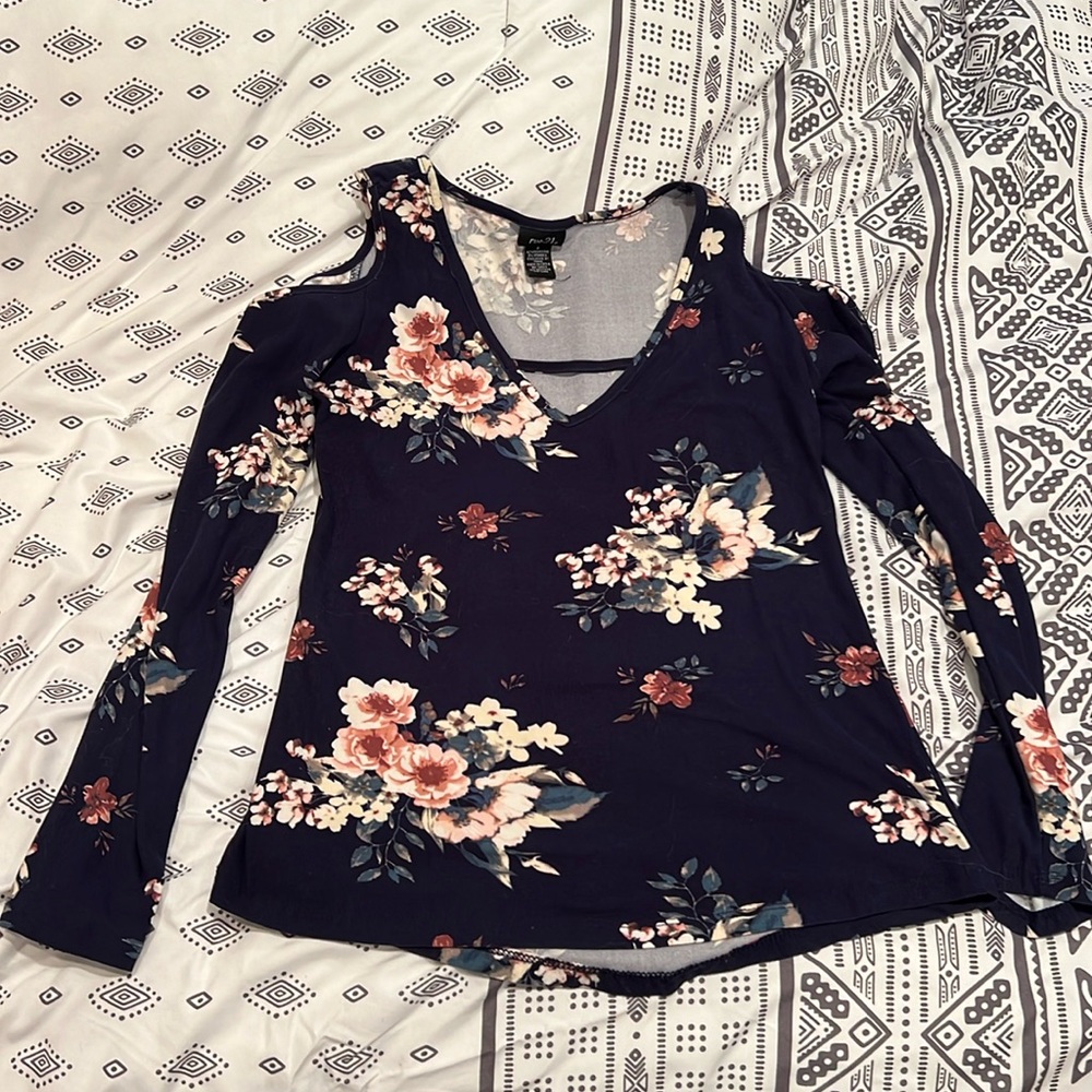 Size small rue21 long sleeve shirt